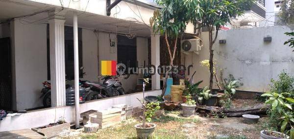 Rumah Tua hitung Tanah Lokasi Strategis dan Nyaman di Tomang Jakarta Barat 1