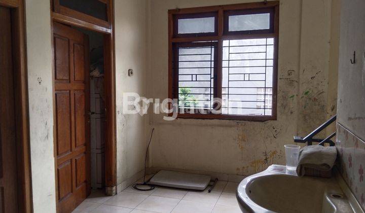 Rumah Duri Kepa, 2¼ Lantai, Bebas Banjir, Row 1 Mobil 2