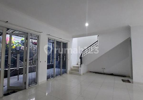 Disewakan Rumah Citrus Garden Semi Furnished 4+1 Kamar Carpot 2 Fasilitas Masjid dan Kolam Renang Grandwisata Bekasi 2