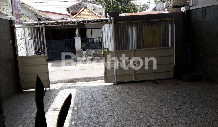 Rumah Istimewa di Jl. Petemon dekat Raya Arjuno 1