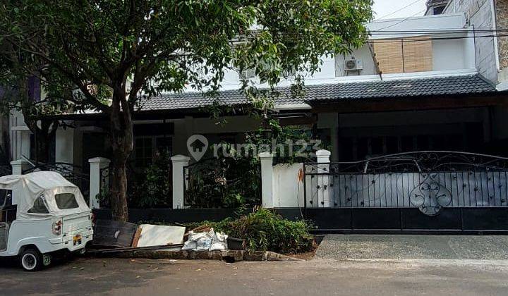 Rumah bagus siap huni di bintaro 1