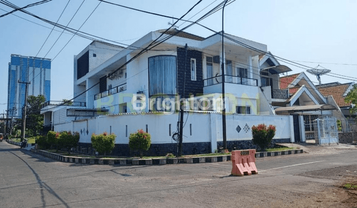 RUMAH DI DHARMAHUSADA INDAH UTARA SURABAYA SEMI FURNISH ONE GATE 1