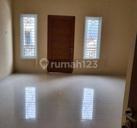 Rumah siap pakai di komplek favourite 2