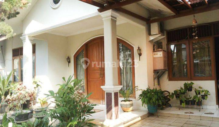 Rumah Cantik Asri di Aria Putra Tangerang Selatan 1