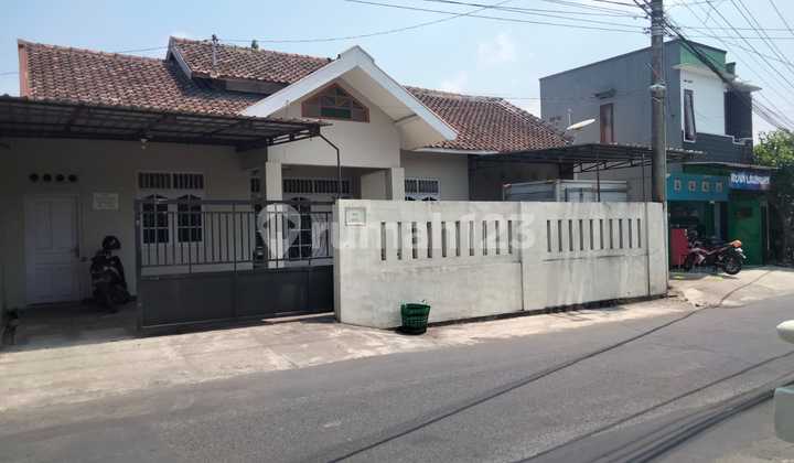 Rumah Tinggal Cocok Untuk Usaha Lokasi Dekat Monumen Jogja Kembali