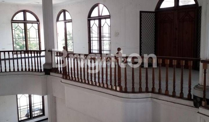 Mojoklangru rumah mewah 2 lantai butuh renov, Surabaya Timur 2