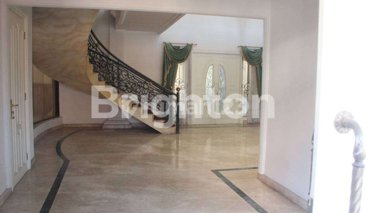 RUMAH MEWAH DI DHARMAHUSADA, SURABAYA TIMUR