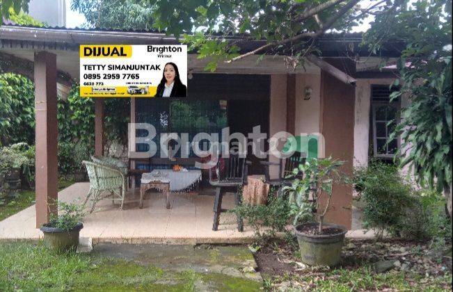 RUMAH DENGAN TAMAN YANG LUAS ASRI SEJUK,SANGAT COCOK UNTUK DIJADIKAN TEMPAT TINGGAL 1