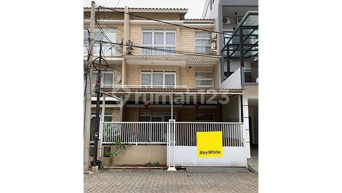Rumah 3 Lantai di  Taman Surya, Kalideres, Luas 105m2