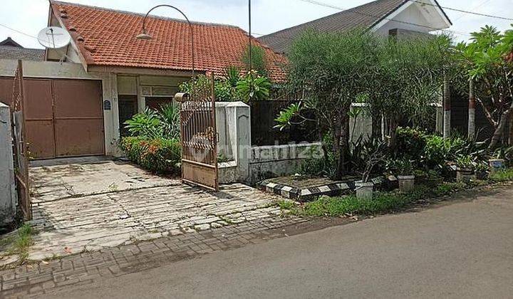 Rumah Luas nan Strategis di Rungkut Asri Barat, Surabaya 1