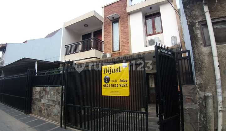 Rumah Cantik di Jl. Delta Sari Radio Dalam ada Swimming Pool 1