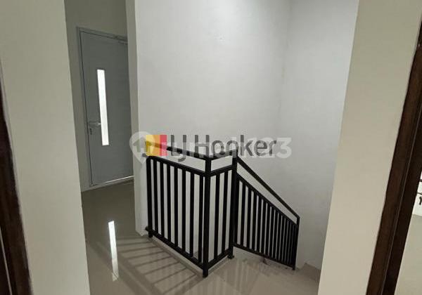 For rent, a nice and comfortable house in New Royal Residence. 1