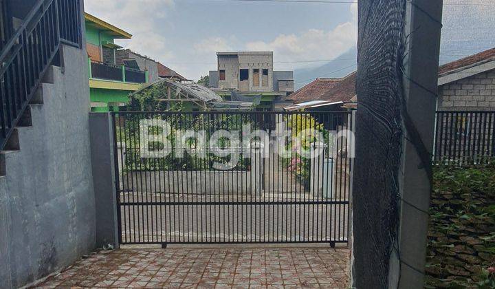 Rumah 2 lt full furnished kawasan wisata bunga kota Batu 2