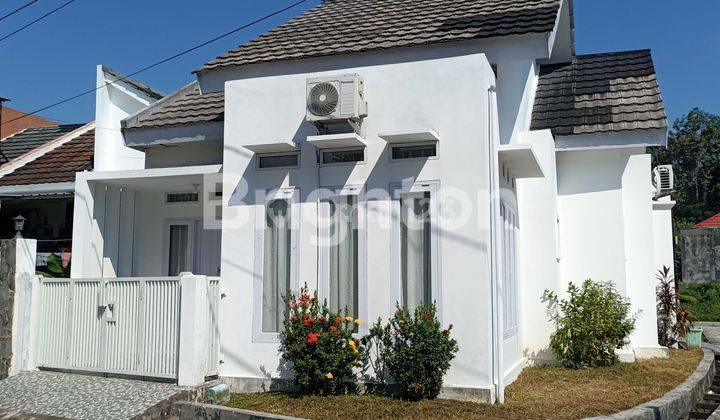 KAN RUMAH TERAWAT FULL FURNISH DI PERUMAHAN WIKA 1