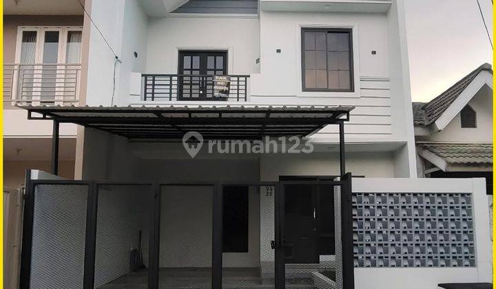 Rumah depan taman dekat stasiun kereta di Kencana Loka BSD City.. 1