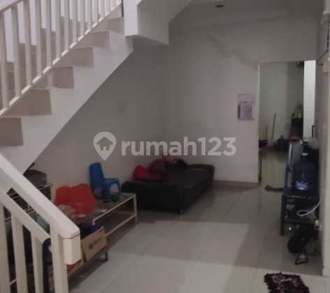 ruang keluarga rumah siap huni lokasi strategis