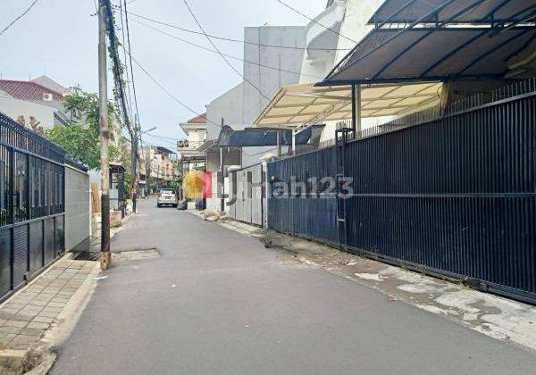 RUMAH Modern Minimalis siap huni dan terawat lingkungan nyaman di tomangJakarta Barat 2