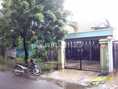 Rumah di Raya Tenggilis Utara, Row Jalan lebar, Lokasi Cocok Untuk Kantor atau Kos, Dekat Raya Jemursari 1