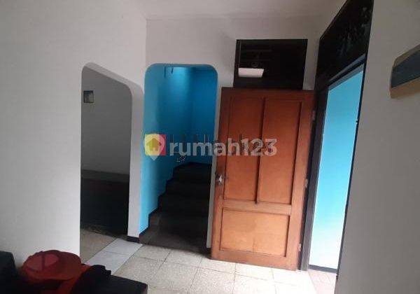 RUMAH 2 Lantai jalan 3 mobil di Tomang Jakarta Barat 2