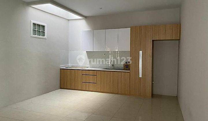 Cantik Semi Furnished Lokasi Hook daerah Tomang Jakarta Barat 1