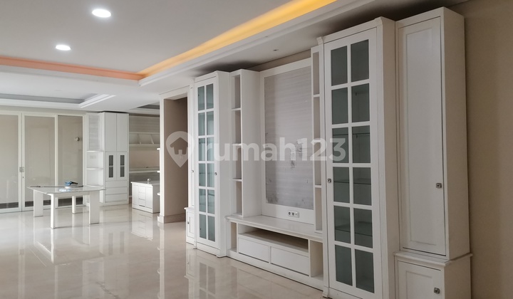 Rumah Megah Royal Residence Surabaya Barat Dekat Pakuwon Mall, Pintu Tol Gunungsari 2