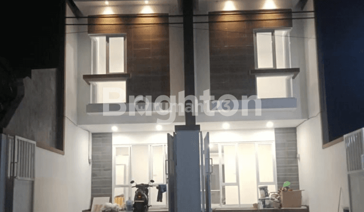 RUMAH BARU GRESS, 2LANTAI,  BUMI WONOREJO, ROW 2,5 MOBIL, BISA KPR 1