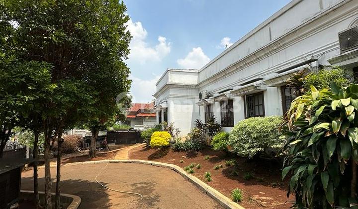 Rumah Klasik Komplek DEPLU Tangerang