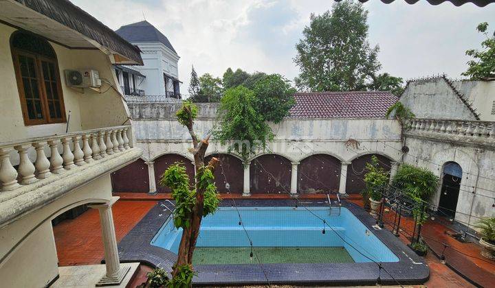 Rumah dengan Pool, Lokasi Strategis di Kemang Timur, Jakarta Selatan 1