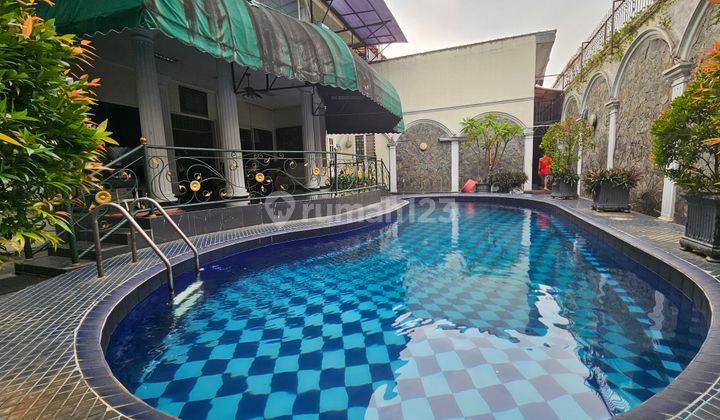 Rumah Cantik Dilengkapi Kolam Renang di Kemang Timur, Jakarta Selatan 1