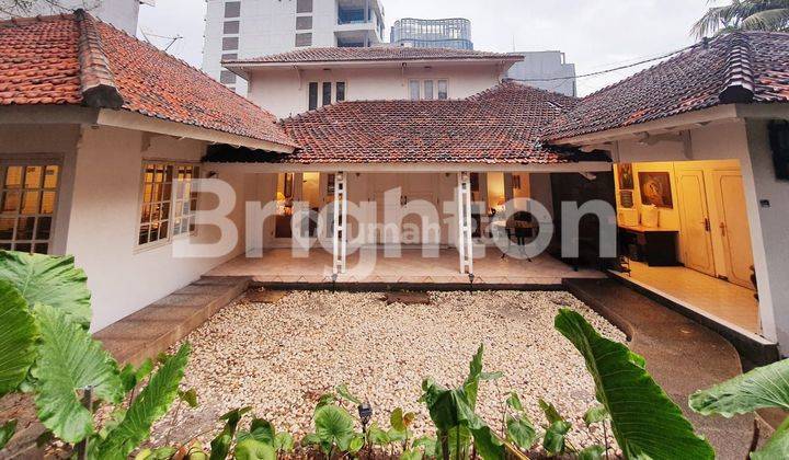 Rumah Mewah yang Elegan dengan Lokasi Strategis di Jakarta Selatan 1