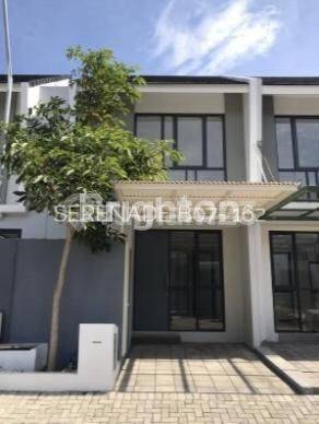 Rumah siap huni di Royal Residence 1