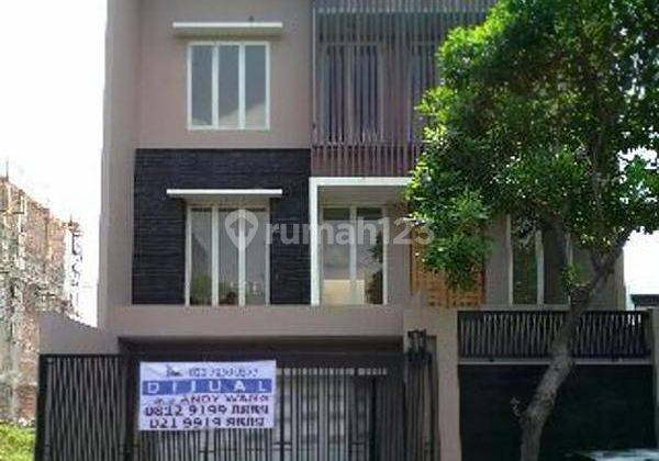 4 Bedrooms Rumah Permata Buana, Jakarta Barat, DKI Jakarta 1