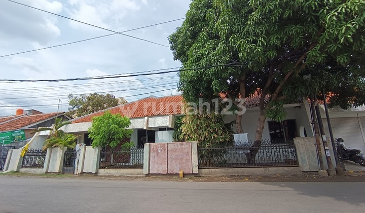 Rumah Asri Di Jalan Saleh Cirebon Rumah Asri Di Jalan Saleh Cirebon