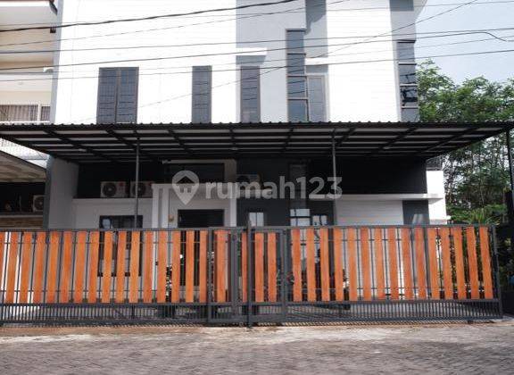 CEPAT RUMAH 2 LANTAI CANTIK & BAGUS SIAP HUNI MODERN HARGA TERJANGKAU 1