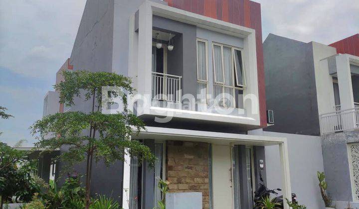 RUMAH HOOK STRATEGIS DUA LANTAI DI PERUMAHAN GREEN ORCHID 1