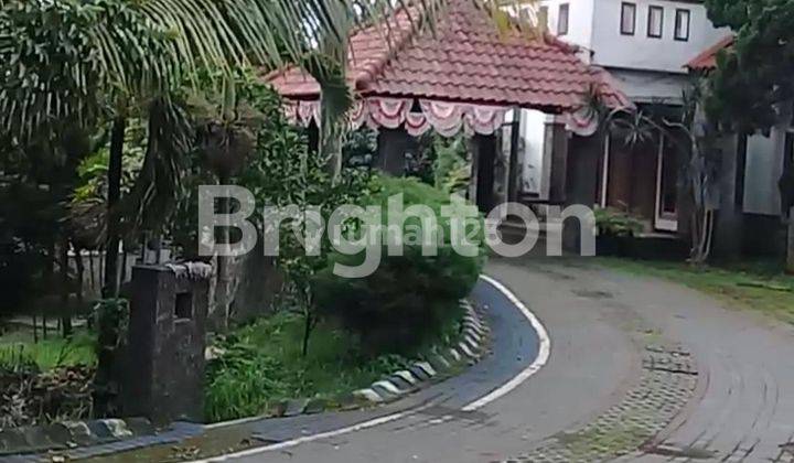 RUMAH 2 BANGUNAN INDUK DAN TAMBAHAN EKS RESTO MEWAH DI JL RAYA LAWANG MALANG 2