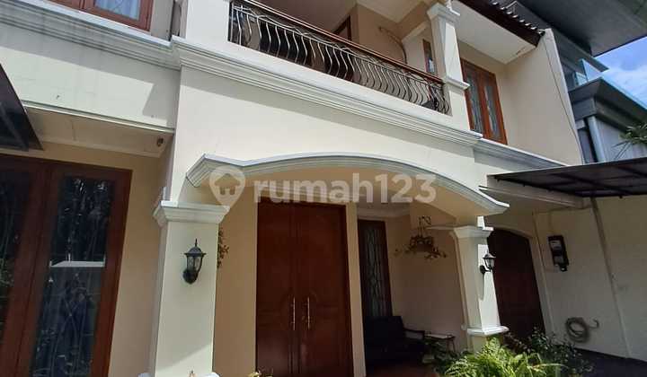Rumah Modern Klasik Area Kebayoran Baru