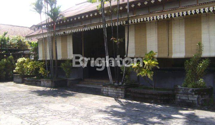 RUMAH CAGAR BUDAYA (TH 1889). ARSITEKTUR BANGUNAN BERGAYA JAWA BELANDA. PEMILIK PERTAMA SULTAN HB VII, DIWARISKAN PUTRANYA GP HADINEGORO 2