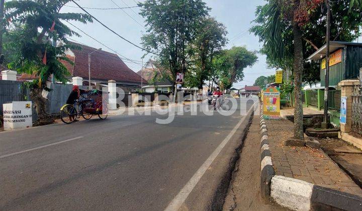 Rumah Dengan Halaman Luas di Area Perkotaan Palembang 2