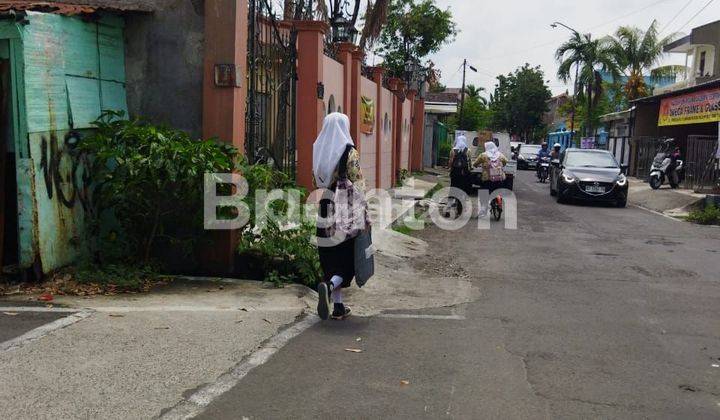 RUMAH MEWAH 2 LANTAI TENGAH KOTA SOLO DEKAT KANTOR KECAMATAN 2