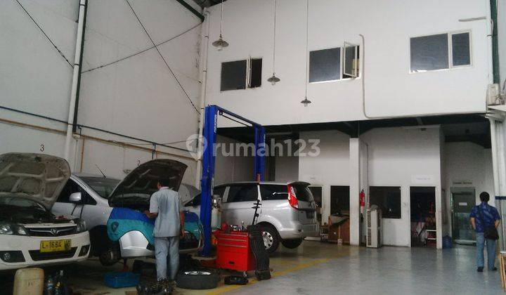 Dijual Gedung Showroom di Baratajaya 1