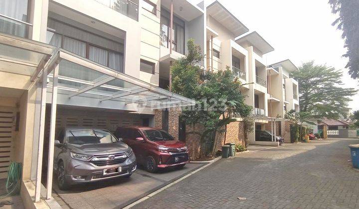 Rumah 3 lantai Lokasi bagus di Lebak Bulus Residence, Jakarta Selatan 1