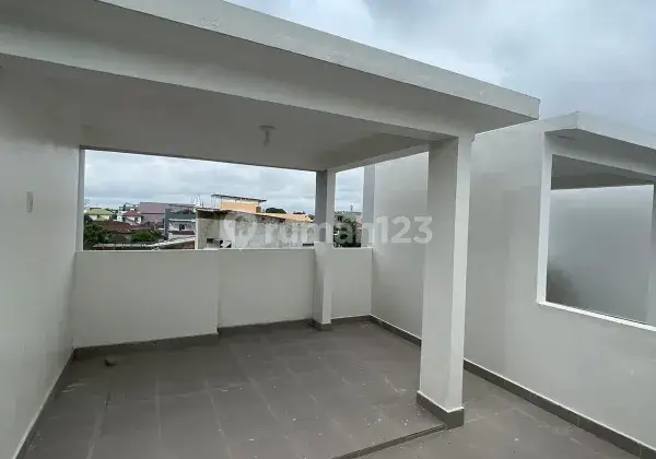 Villa Cantik 2,5 Lantai Siap Huni Daerah Pelita 2