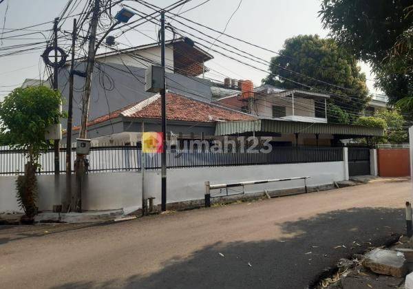 RUMAH siap huni Cocok untuk kantor di Jatipulo Jakarta Barat 1