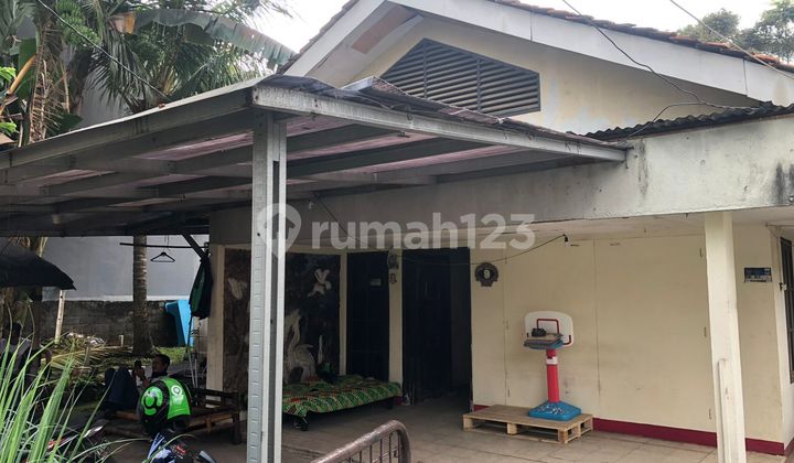 Di  Rumah Lama hitung Tanah di Jl Tarumanegara Cirendeu Tangerang Selatan