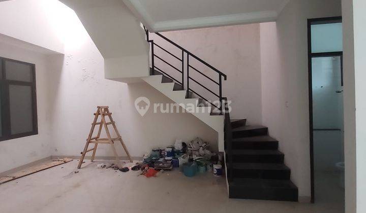 RUMAH MINIMALIS 2 LANTAI LOKASI SANGAT STRATEGIS 1