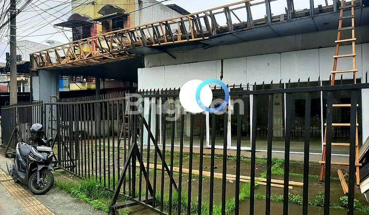 RUMAH DENGAN HALAMAN PARKIR YG LUAS DI PINGGIR JALAN BESAR SETIA BUDI MEDAN 2