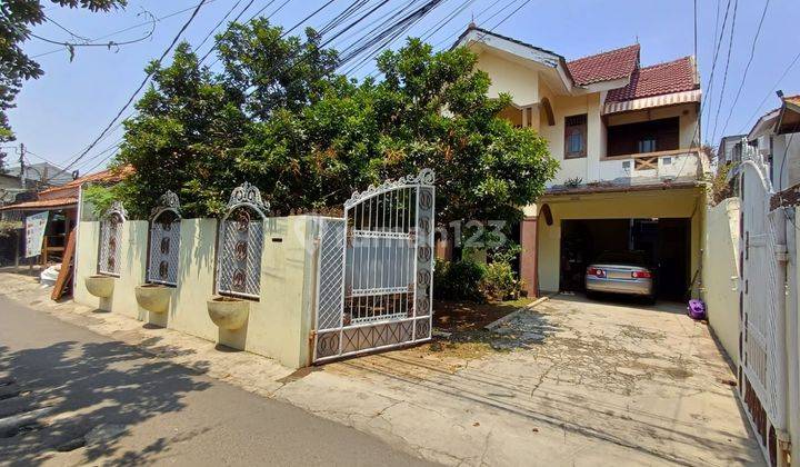 Rumah 2 Lantai, halaman luas di Jakarta Timur 1