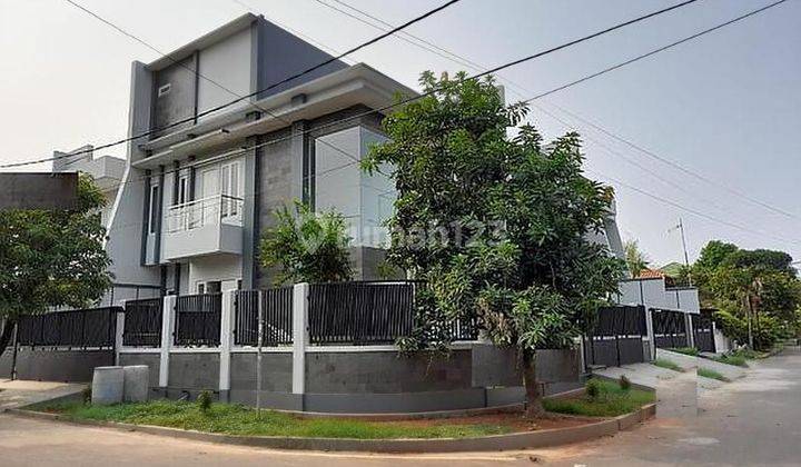 Rumah Pulomas Baru Siap Huni Strategis Akses 1