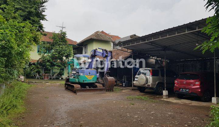 Rumah Tinggal 2 Lantai jalan utama Gunung Batu dengan Tanah (Area Halaman) yang cukup luas , cocok untuk berusaha 2